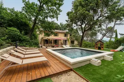 Image de Villa provençale 200m2 entièrement climatisée piscine avec belle vue sur Ventoux