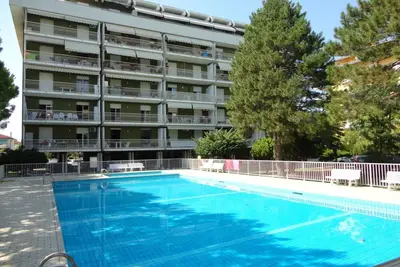 Image de Studio tout confort avec piscine et terrasse