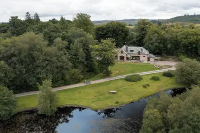 Image de Beautiful house on private estate with hot tub, nature and adventure.