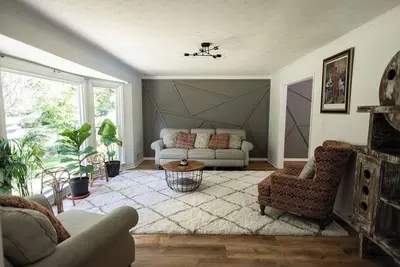 Image de Artsy and eclectic retreat with private pool and hot tub located near Atlanta