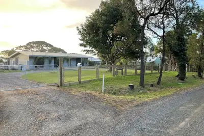 Image de Discover a serene retreat in Corinella, close to walking tracks, a boat ramp.