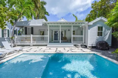 Image de Private Parking & Pool - The Delaney House