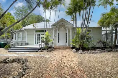 Image de Tropical Village: Toon Hall - Quiet & gated. Spacious! Pool/Decks/Pet friendly