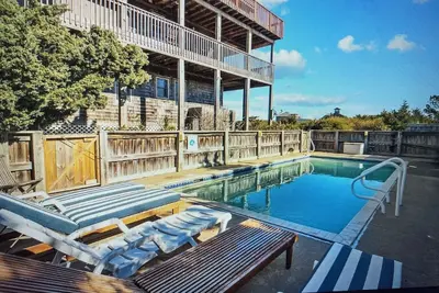 Image de Check out this 6 bed/6 bath house with private pool sleeps 14
