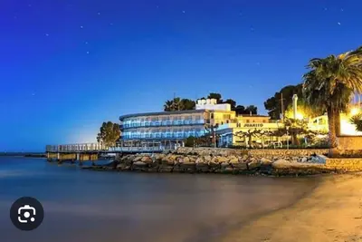 Image de Superbe Maison Familiale Au Bord De L'Eau