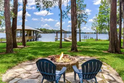 Image de A perfect Lake House get away