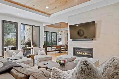 Image de The Lion Residences W102