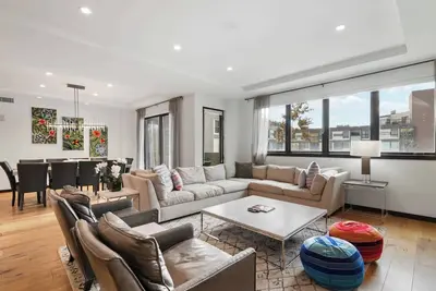 Image de The Lion Residences W303