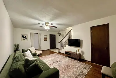 Image de Vintage modern / boho Gallatin townhome!