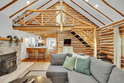 Image de Modern Log Cabin at the beach with Hot Tub, Game Room and Fire Pit