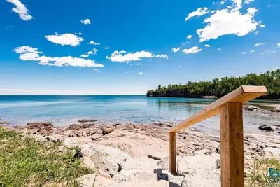 Image de Water's Edge! Direct shoreline access; Condo with resort-like amenities