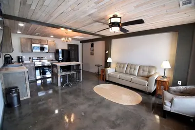 Image de Modern amenities steeped in history! Minutes to 4 state parks, Atu, lake & river