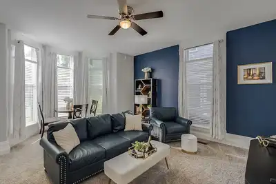 Image de Whiskey Themed Downtown Frankfort Apartment Suite in Heart of Ky Bourbon Trail