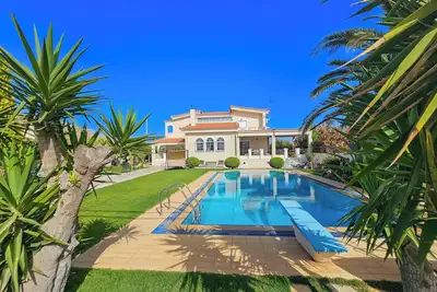 Image de Welcome to Renko Royal Villa! Experience the blend of \"royal\" luxury and comfort