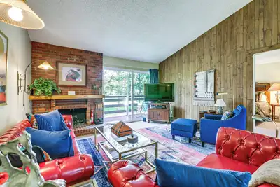 Image de Carbondale Condo w/ Balcony & On-Site Fly Fishing!