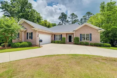 Image de Beautiful Lake Sinclair Retreat w/ Dock & Deck!