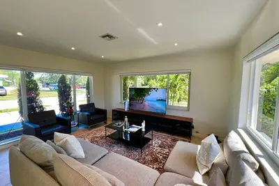 Image de 5 min to the Beach and Golf front House