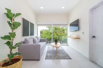 Image de 2 Bd Suite w/ Balcony, Gym, Rooftop Pool + Jacuzzi