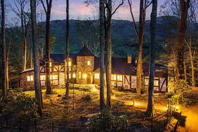 Image de Hidden Castle: Secret Rooms, Sleeps 20, Hot Tub