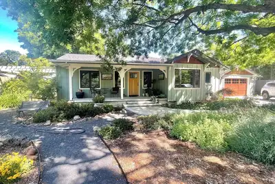 Image de Custom 3 Bedroom Home in Park Setting