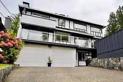 Image de Great location, Upper Lonsdsle, North Van, separate entrance. Basement suite.