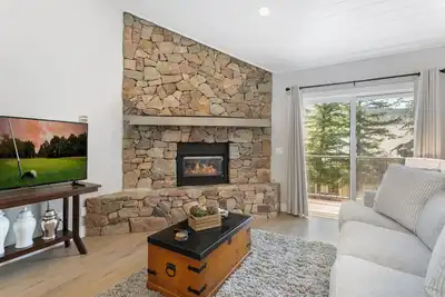 Image de Beautiful Newly Renovated Townhome, Summer Pool, Short Drive to Slopes!
