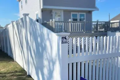 Image de Rare weekly rental across on Scituate’s Lighthouse Point sweeping ocean views! \n\n
