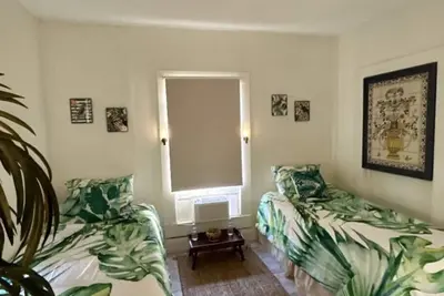 Cottage in central Arcadia available for long term stays