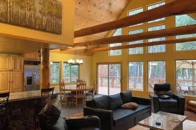 Image de 14440 Matterhorn Pl! ask about summer bonus night\n\n