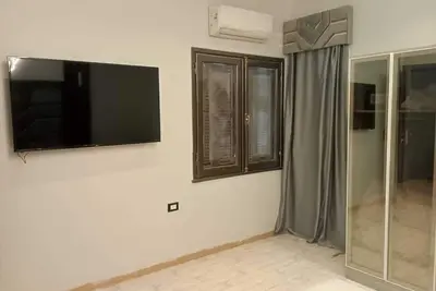 Image de 3 minutes to the Tahrir square! Family suite with downtown city view