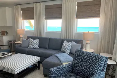 Image de Extremely Rare Private White Sand Beach Front Unit on the Ocean