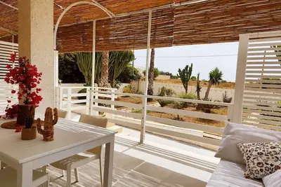 Comfortable apartment in villa, 500mt from the beach.