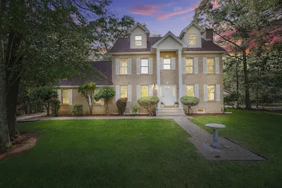 Image de New! Large home in an upscale community close to all attractions! Hot Tub!