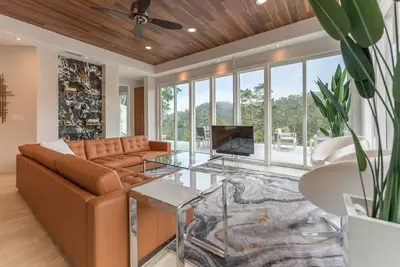 Image de Carmel Hideaway - Modern Luxury