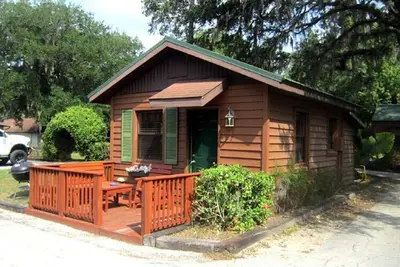 Image de Cozy Cabin in riverfront resort