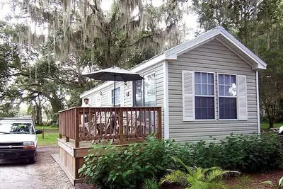 Cozy Cabin in riverfront resort