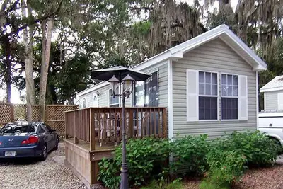 Cozy Cabin in riverfront resort