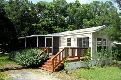 Cozy Cabin in riverfront resort