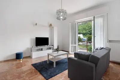 Image de Appartement 'Mare E Collina' avec vue sur les montagnes, terrasse privée et Wi-Fi
