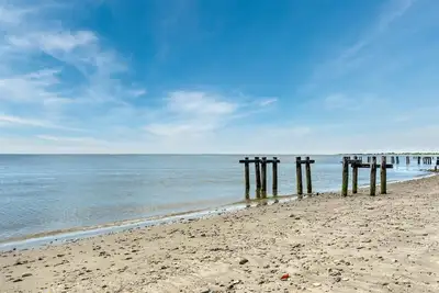 Image de Family Beach Getaway! Walk out the door and onto the beach! Lots to do nearby!