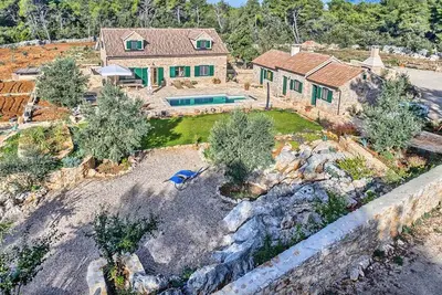 Image de LuxuryVillaHarpocrates\nOdmor za dušu i tijelo\nU blizini svih sadržaja