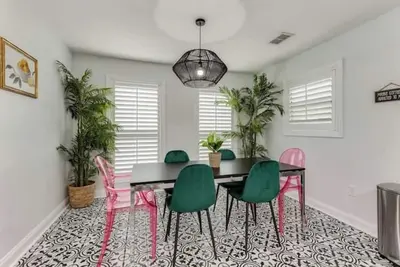 Image de 2680- Single Level, Huge Yard, Large Entertaining Area, Pet & Kid Friendly