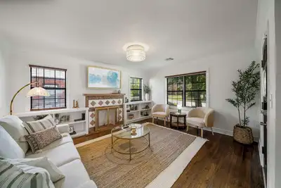Image de Hot Tub! Interior designed Midtown Home! \nNear by: Tu, Expo Sq, Rte. 66, Bok