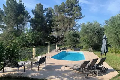 Image de Maison familiale au calme avec piscine & jardin
