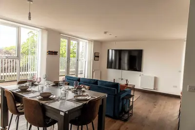 Image de Luxury Penthouse 3 bedroom apartment with parking, 85inc Tv and pool table