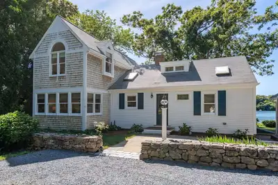 Image de Lagoon Waterfront 3 Bedroom Private Sandy Beach Oak Bluffs Martha's Vineyard \n
