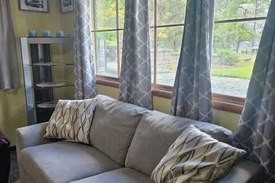 Image de Cozy quiet Spokane home 5 minutes from downtown, across from Beautiful park