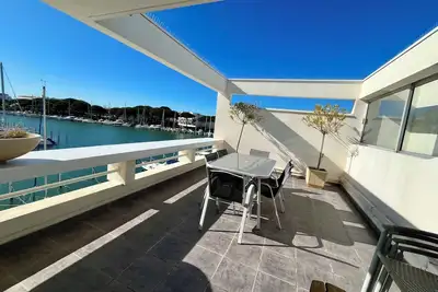 Image de Appartement Marina toit terrasse avec appontement bateau à 5 minutes de la plage