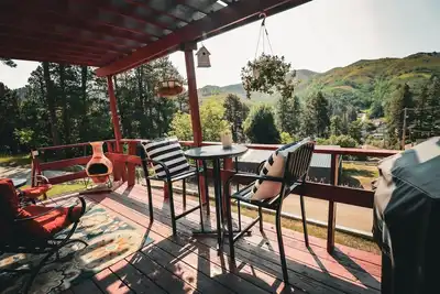 Image de Hillside Deadwood house in town w/ Hot Tub & views