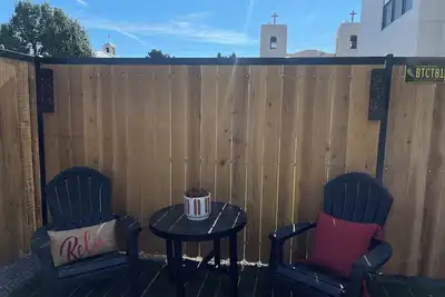 Image de Brand New Townhome. Private Fenced Backyard. Near Downtown